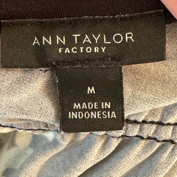 EUC Ann Taylor Factory Boho Top Feminine Black with Floral print - Picture 3 of 8